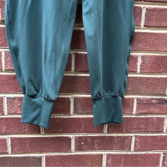 OFFLINE By Aerie Real Me Jogger Size Small in Deep Forest Green - Picture 9 of 13